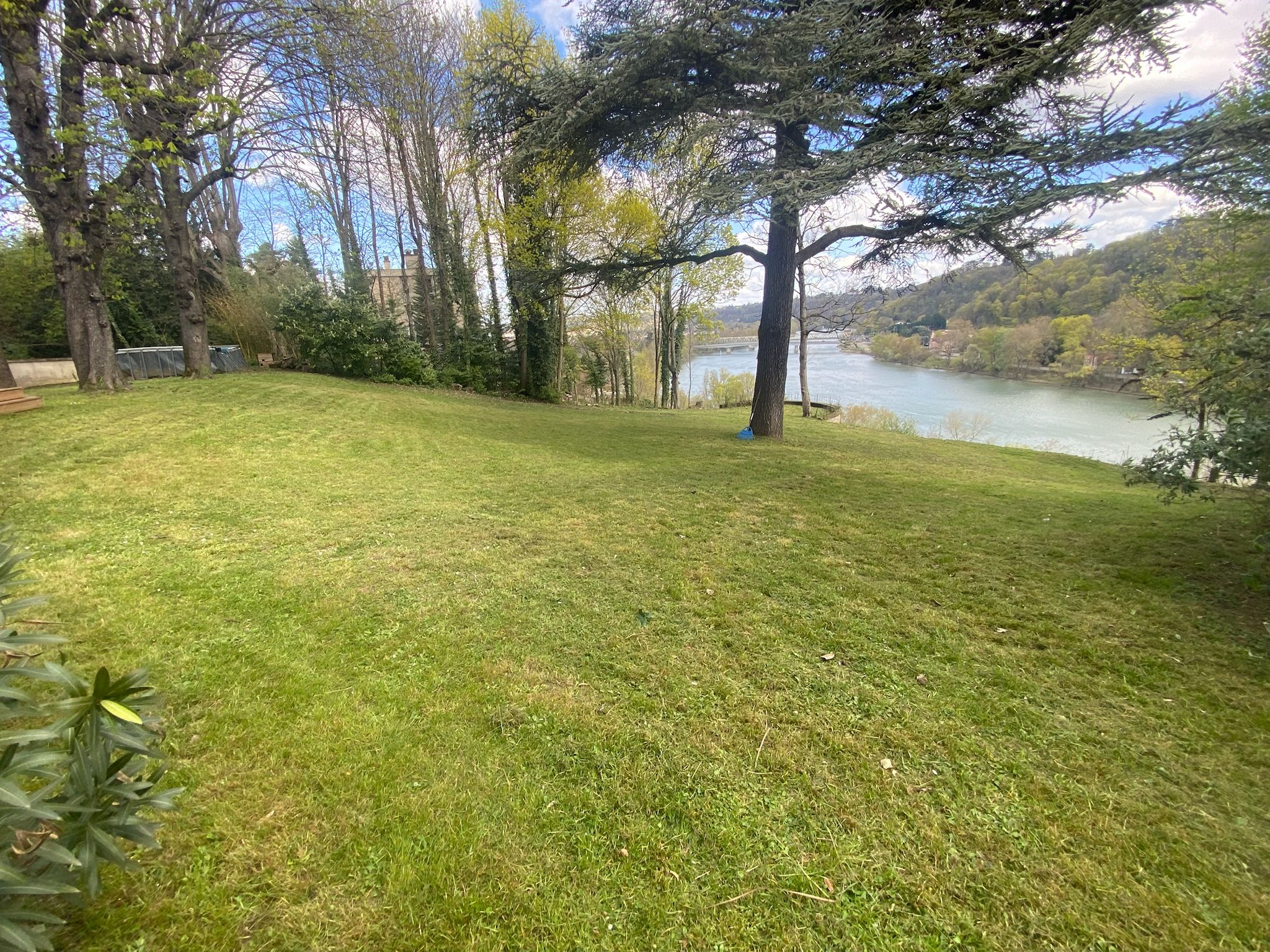 Parc en bord de fleuve